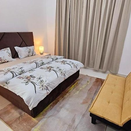 Elegant Villa Rooms In Dubai Near Airport エクステリア 写真