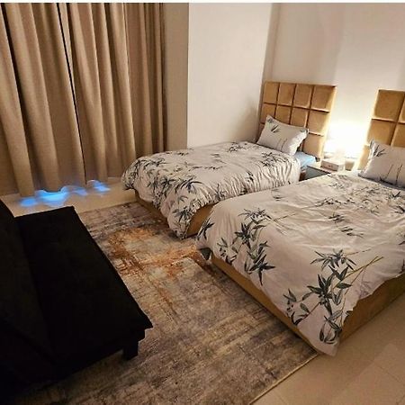 Elegant Villa Rooms In Dubai Near Airport エクステリア 写真