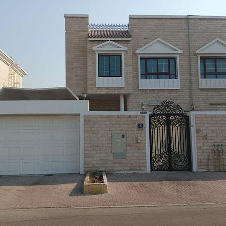 Elegant Villa Rooms In Dubai Near Airport エクステリア 写真
