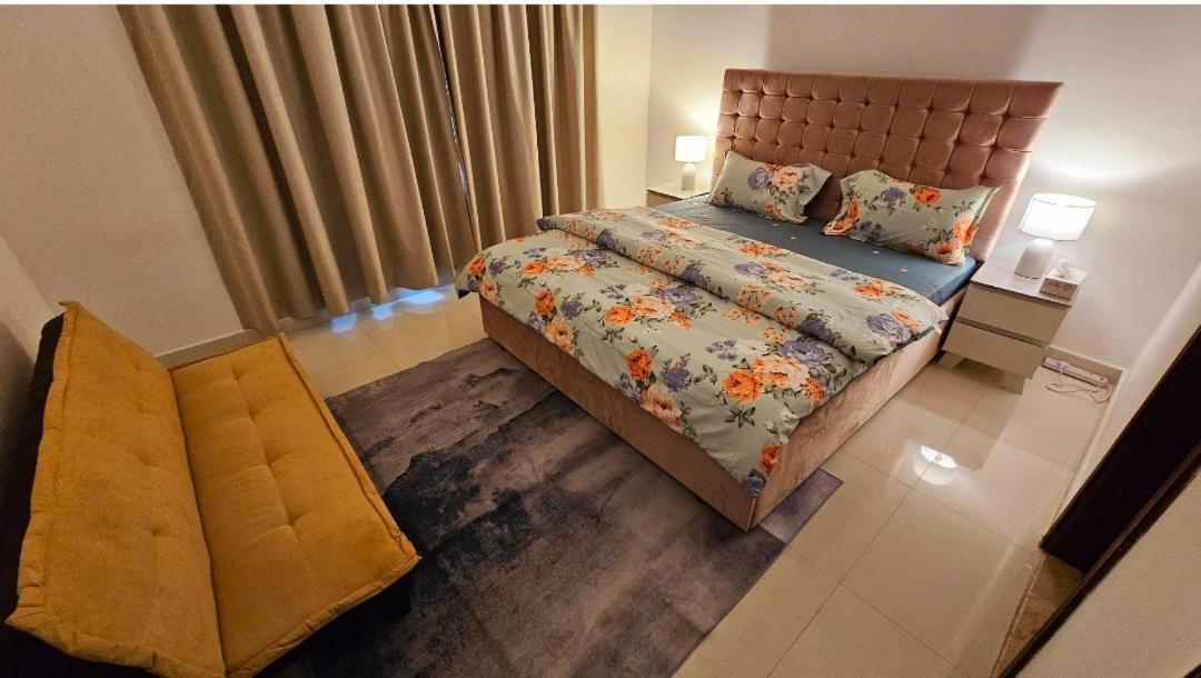 Elegant Villa Rooms In Dubai Near Airport エクステリア 写真