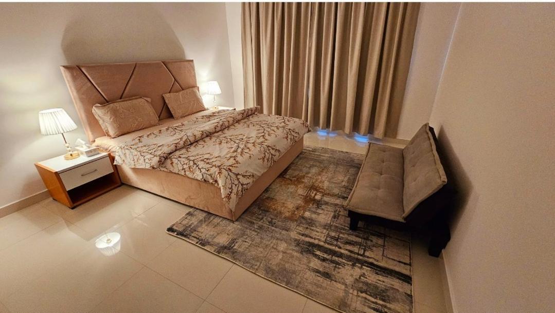 Elegant Villa Rooms In Dubai Near Airport エクステリア 写真