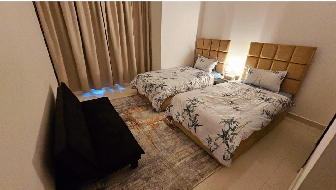 Elegant Villa Rooms In Dubai Near Airport エクステリア 写真