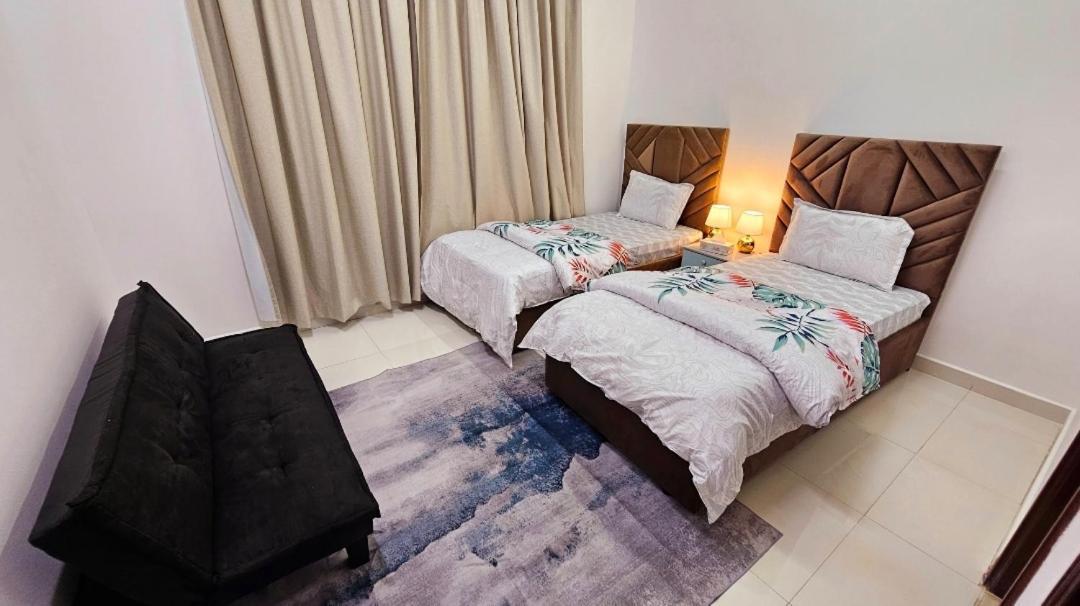 Elegant Villa Rooms In Dubai Near Airport エクステリア 写真