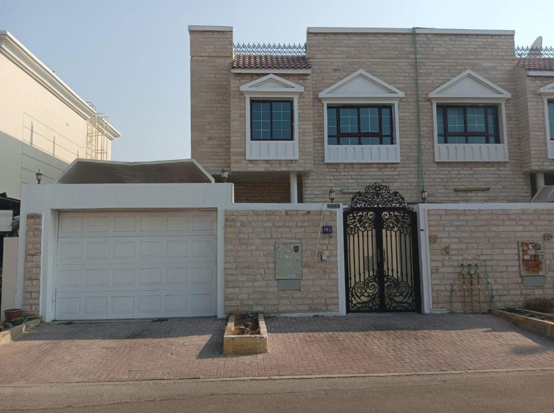 Elegant Villa Rooms In Dubai Near Airport エクステリア 写真